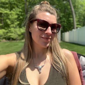 Meet your Posher, Kelly